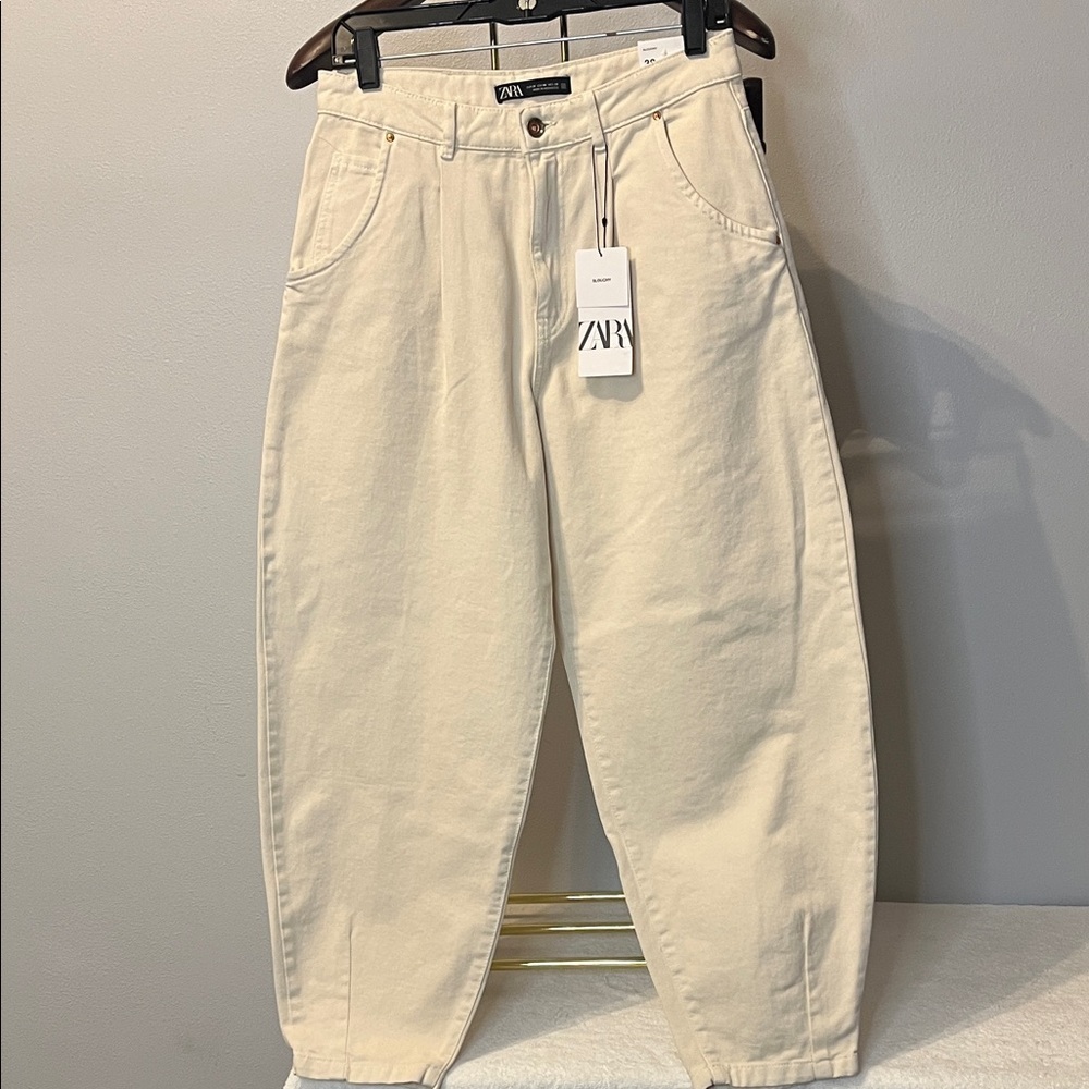 Zara Slouchy Jeans Black Label High Waist Pleated Cream Cropped - Size 6 NWT